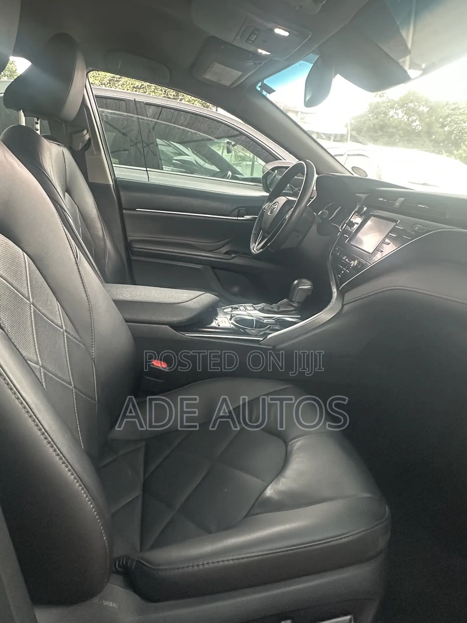 Toyota Camry XLE FWD (2.5L 4cyl 8AM) 2018 Silver