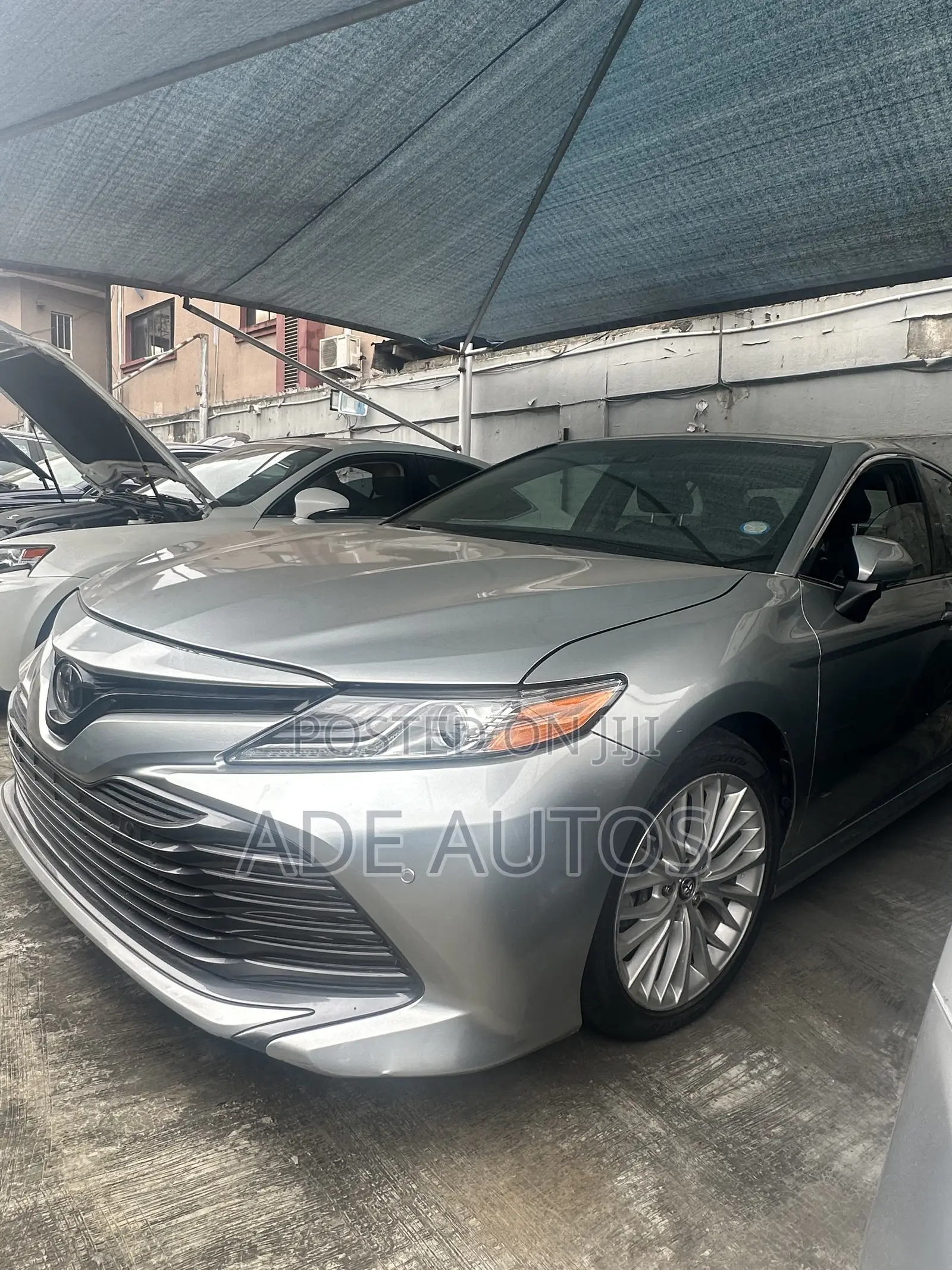 Toyota Camry XLE FWD (2.5L 4cyl 8AM) 2018 Silver