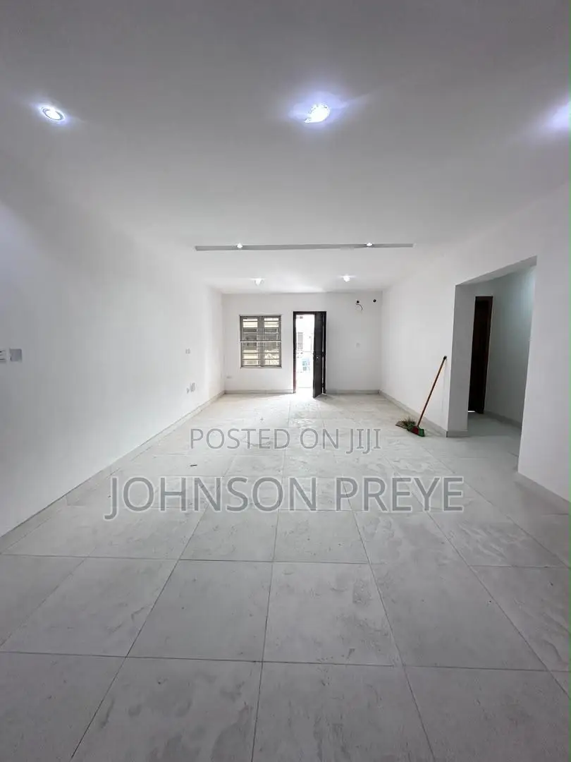 2bdrm Apartment in Lekki Phase 1 for rent