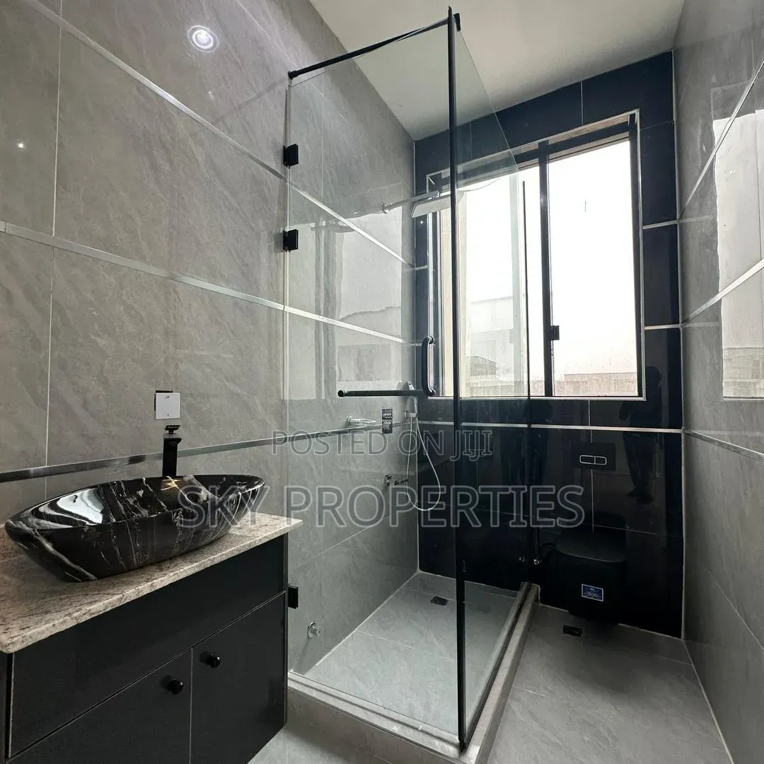 5bdrm Duplex in Off Freedom Way, Lekki Phase 1 for sale