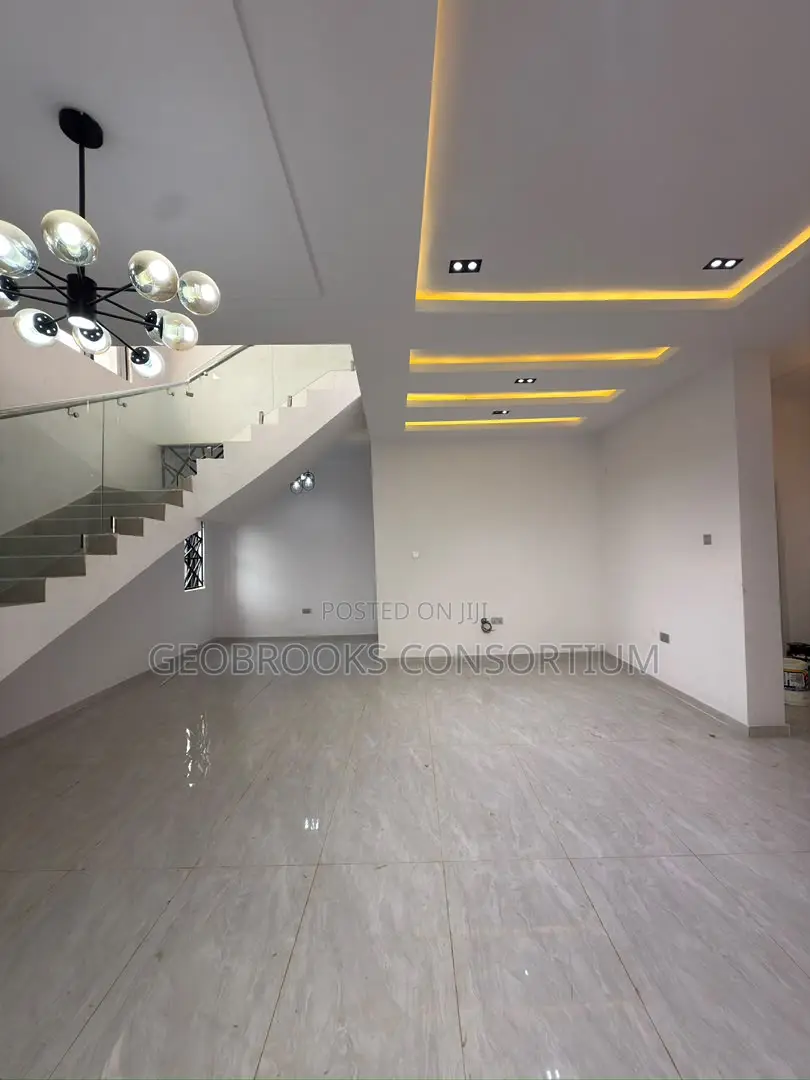 4bdrm Duplex in Alalubosa Gra for sale