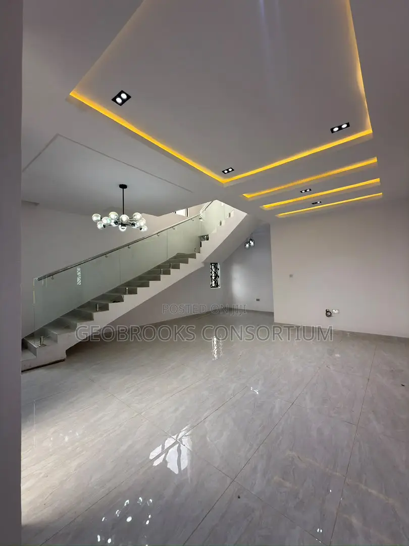 4bdrm Duplex in Alalubosa Gra for sale