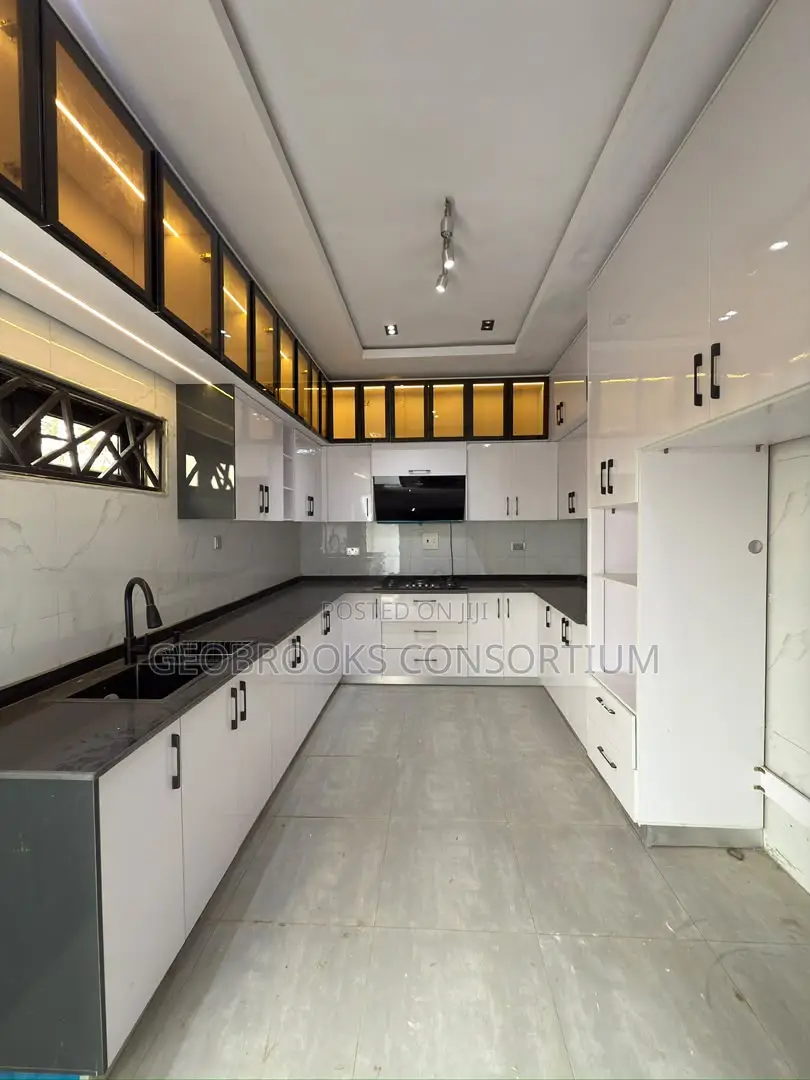 4bdrm Duplex in Alalubosa Gra for sale