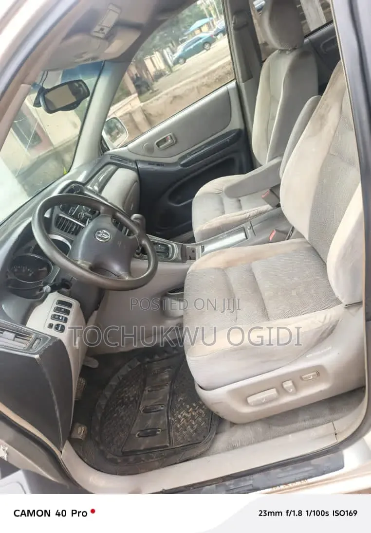 Toyota Highlander 2004 Gold
