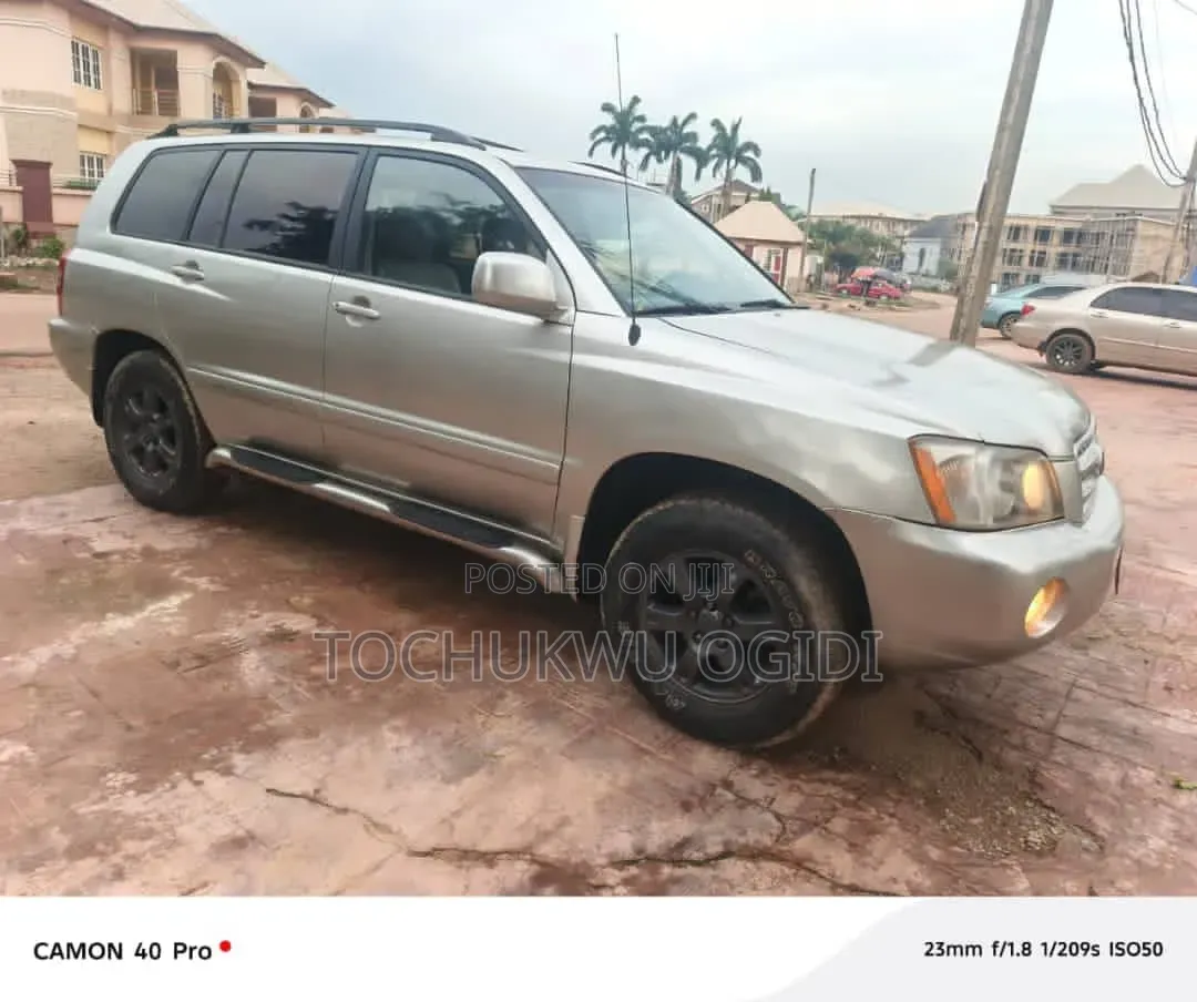 Toyota Highlander 2004 Gold