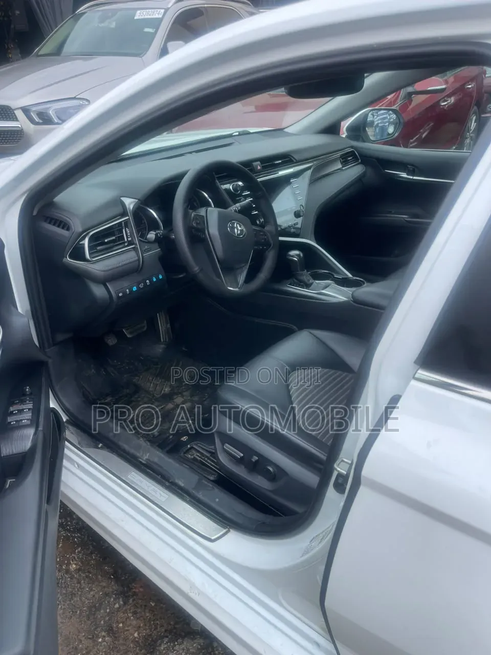 Toyota Camry SE (2.5L 4cyl 8A) 2019 White
