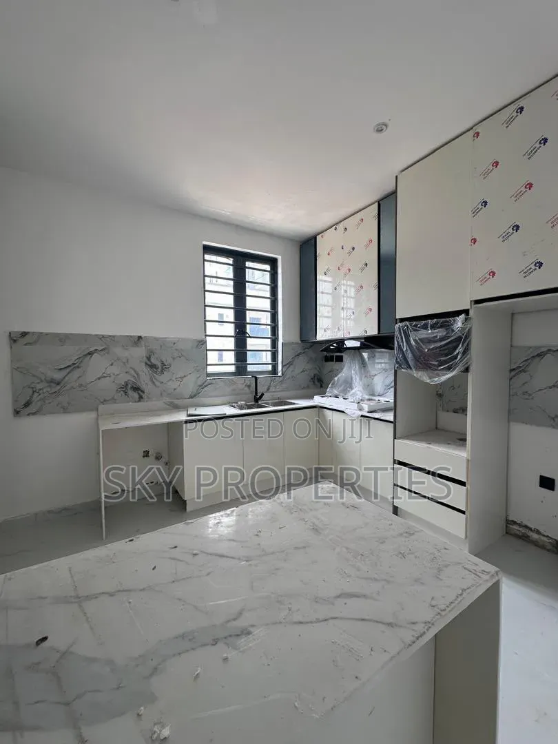 3bdrm Apartment in New Avenue, Lekki Phase 1 for sale