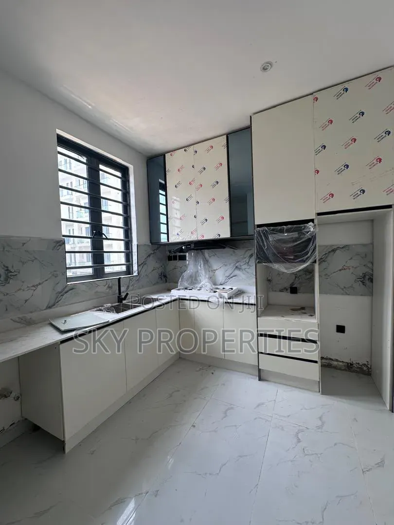 3bdrm Apartment in New Avenue, Lekki Phase 1 for sale