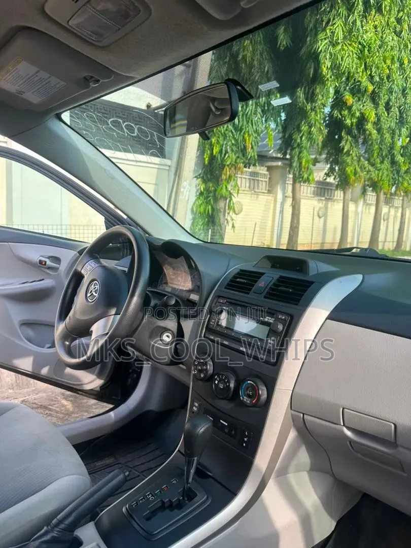Toyota Corolla LE 4dr Sedan (1.8L 4cyl 4A) 2013 Black