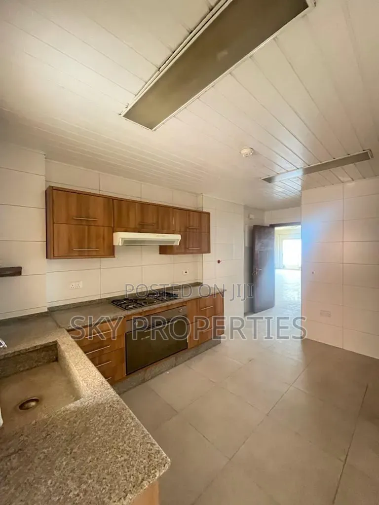 3bdrm Apartment in Banana, Old Ikoyi for sale