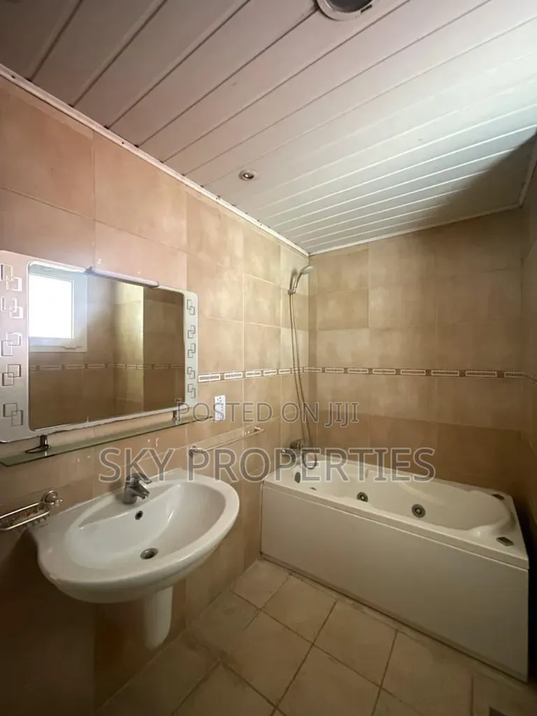 3bdrm Apartment in Banana, Old Ikoyi for sale
