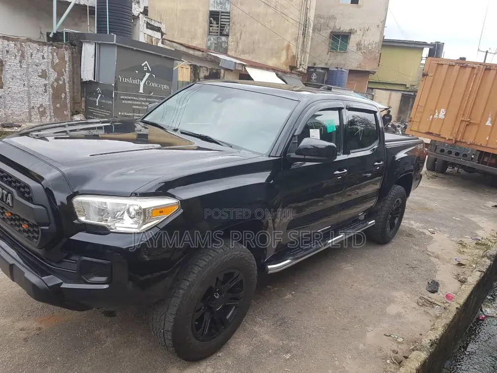 Toyota Tacoma SR5 2021 Black