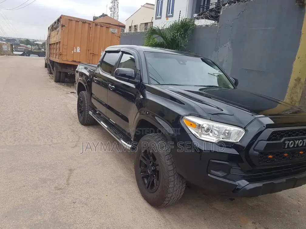 Toyota Tacoma SR5 2021 Black