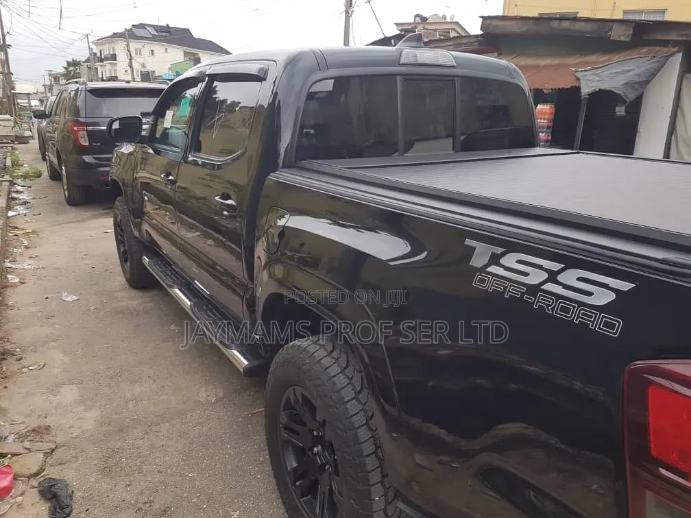 Toyota Tacoma SR5 2021 Black