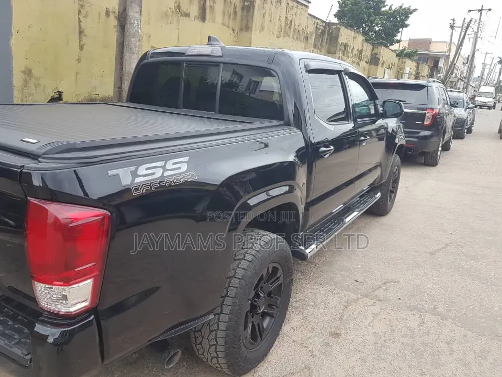 Toyota Tacoma SR5 2021 Black