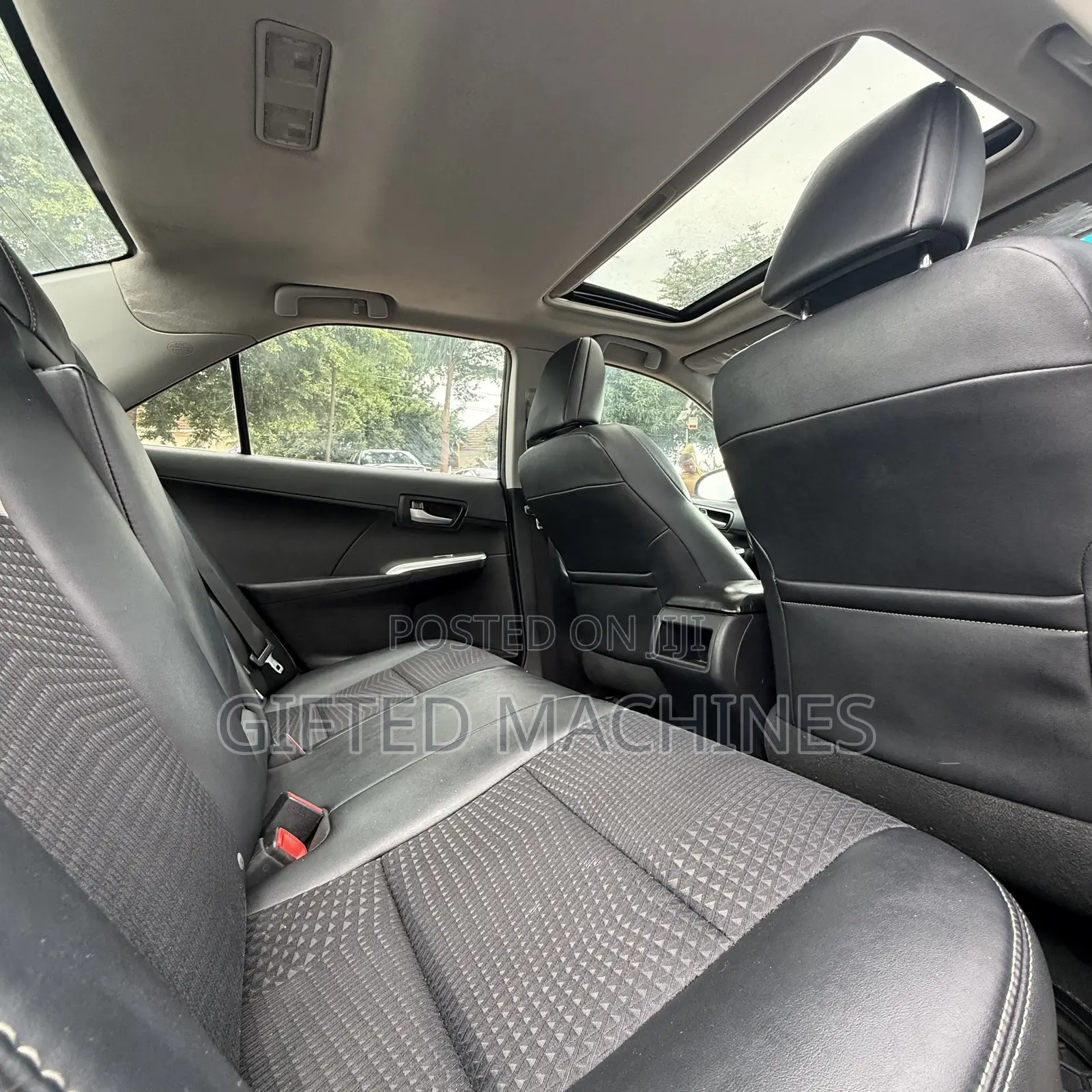 Toyota Camry SE V6 4dr Sedan (3.5L 6cyl 6A) 2012 Silver