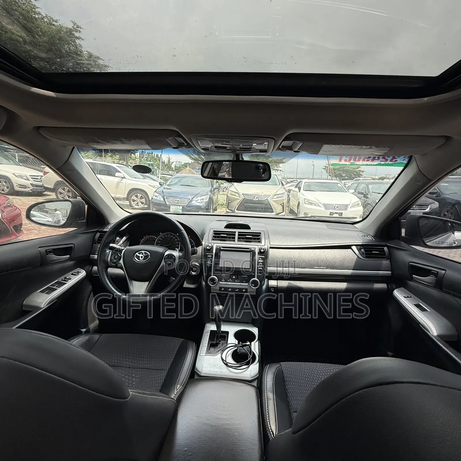 Toyota Camry SE V6 4dr Sedan (3.5L 6cyl 6A) 2012 Silver