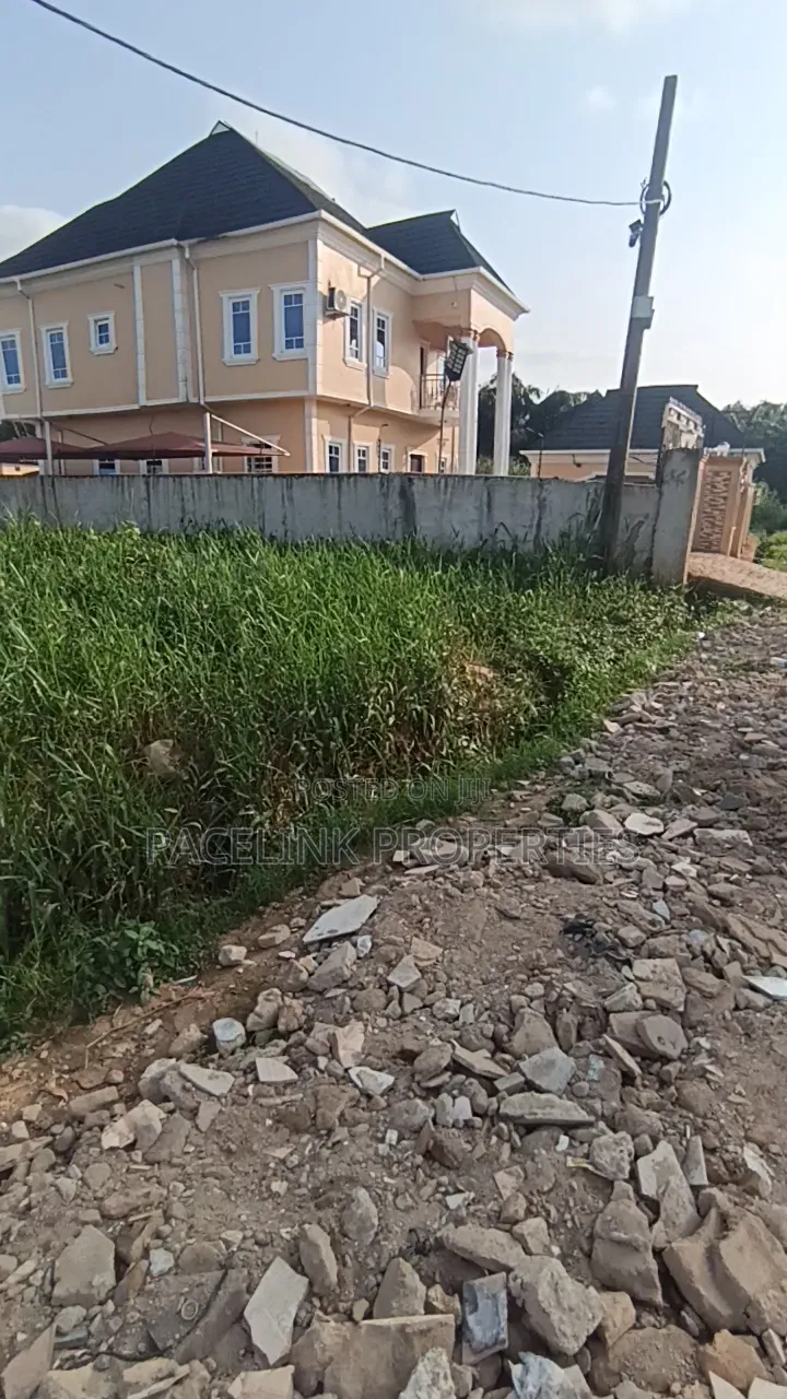 Full Plot of Land 640sqm in a Very Decent Area Close Not Too Far