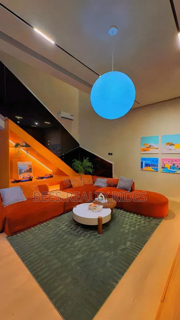 African-Crafted 2 Bedroom Maisonette With Private Balconies Bathtub