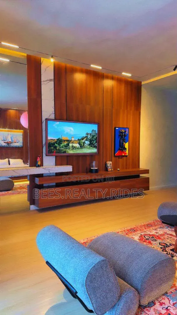 African-Crafted 2 Bedroom Maisonette With Private Balconies Bathtub