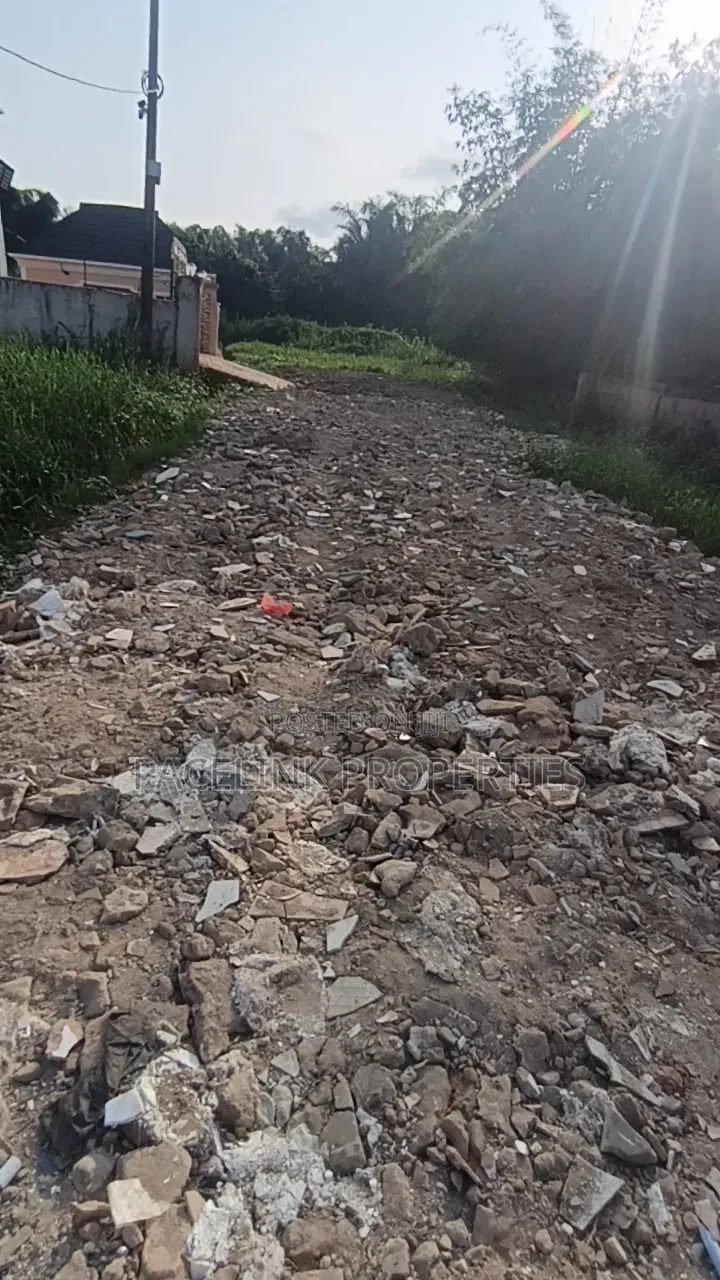 Half Plot of Land 320sqm in a Very Decent Area Close Not Too Far Ikol