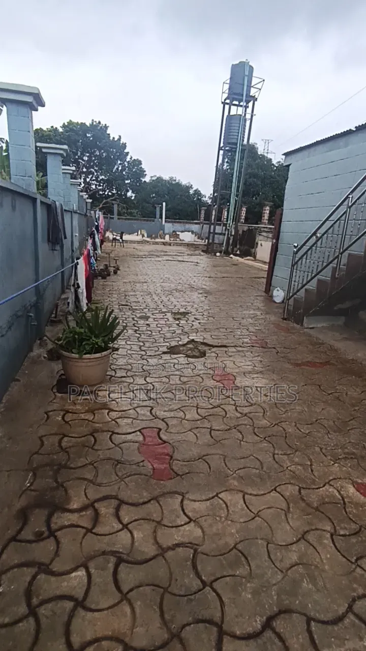 4bdrm Block of Flats in Abule Egba for sale