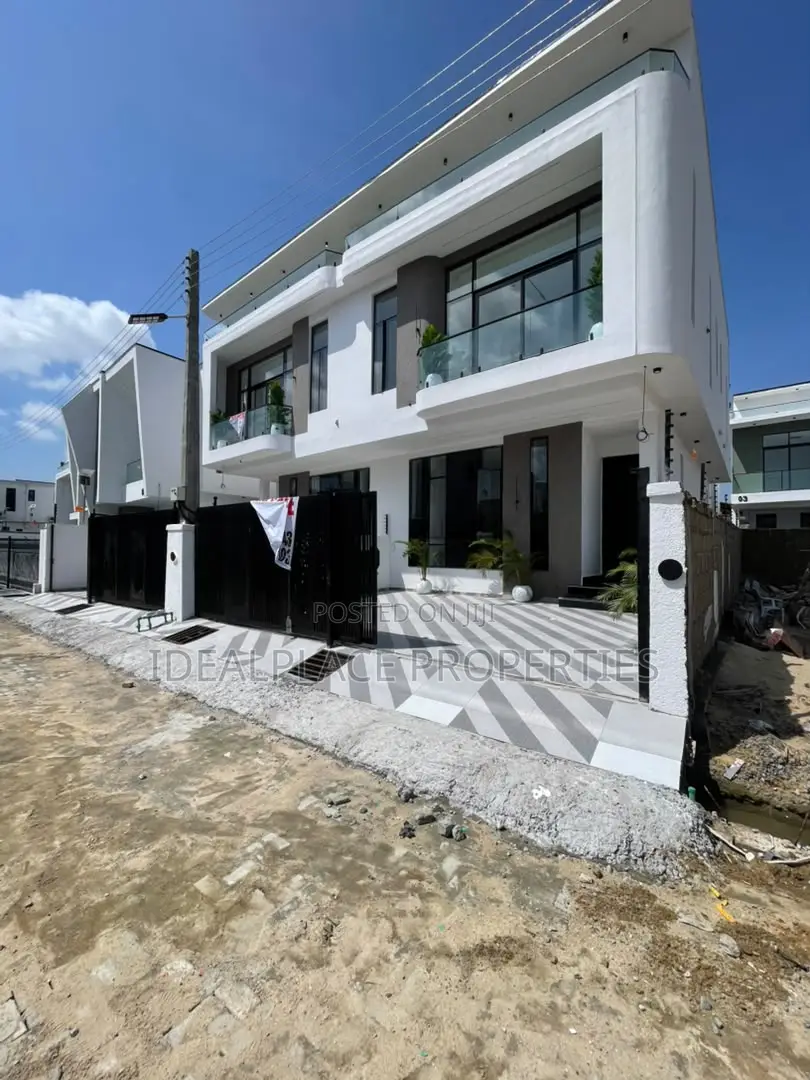 4bdrm Duplex in Ikota for sale