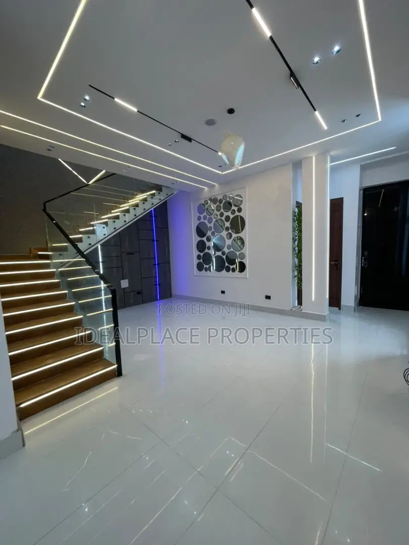 4bdrm Duplex in Ikota for sale