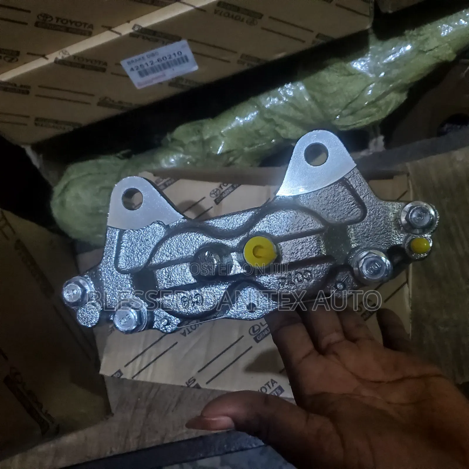 Front Brake Cliper of Lexus Lx570 and Land Cruiser 2015 T0 2018