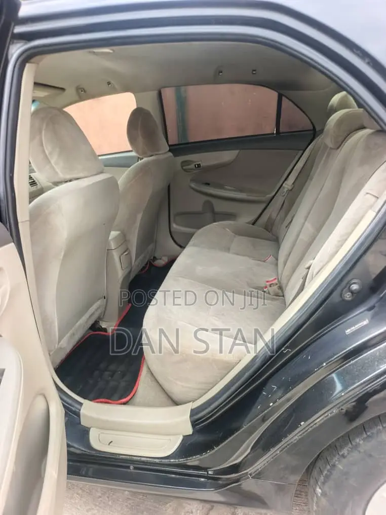 Toyota Corolla 2010 Black