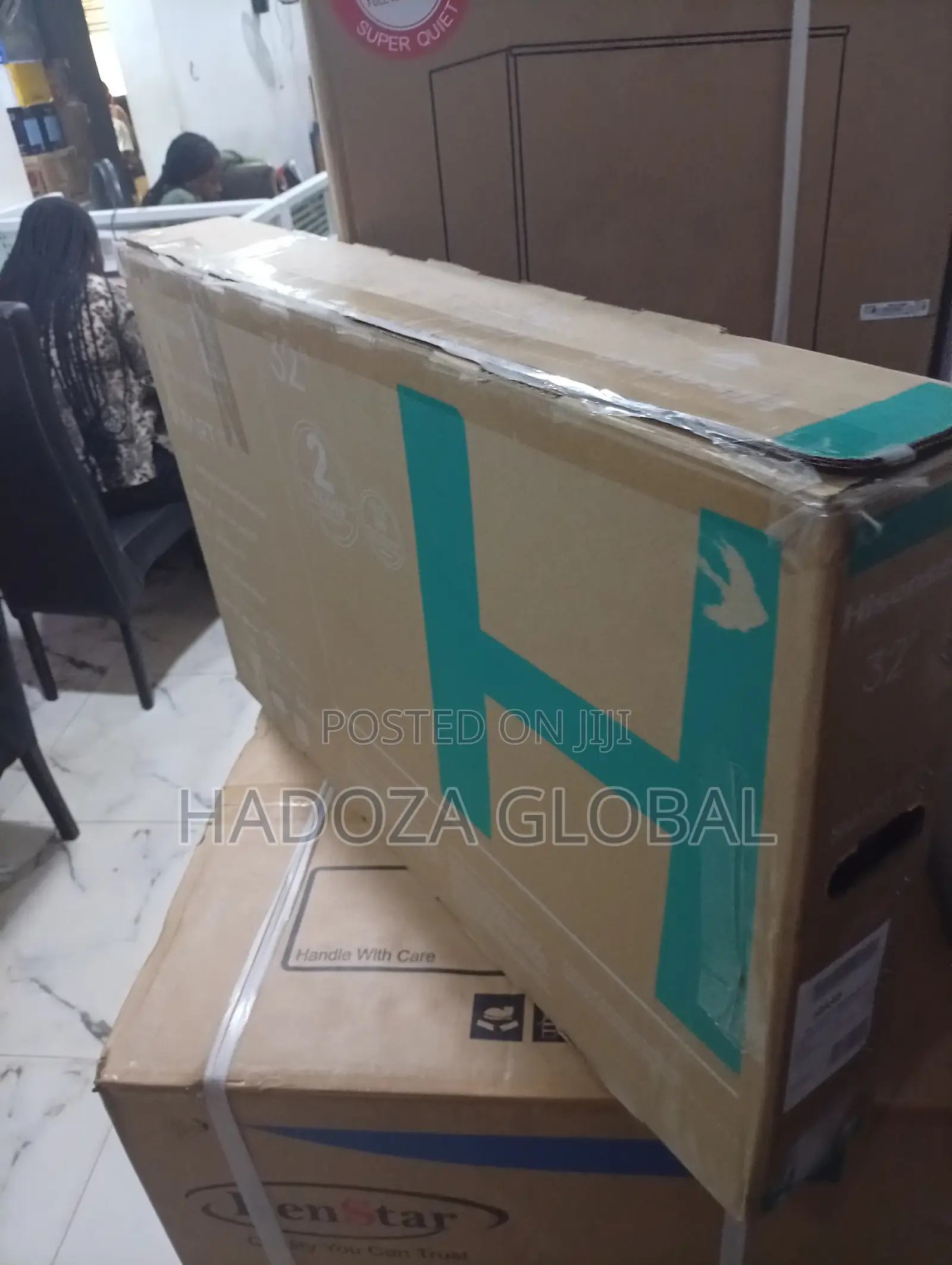 Hisense 32-Inch TV Featuring Screen Mirroring Smartphone Casting
