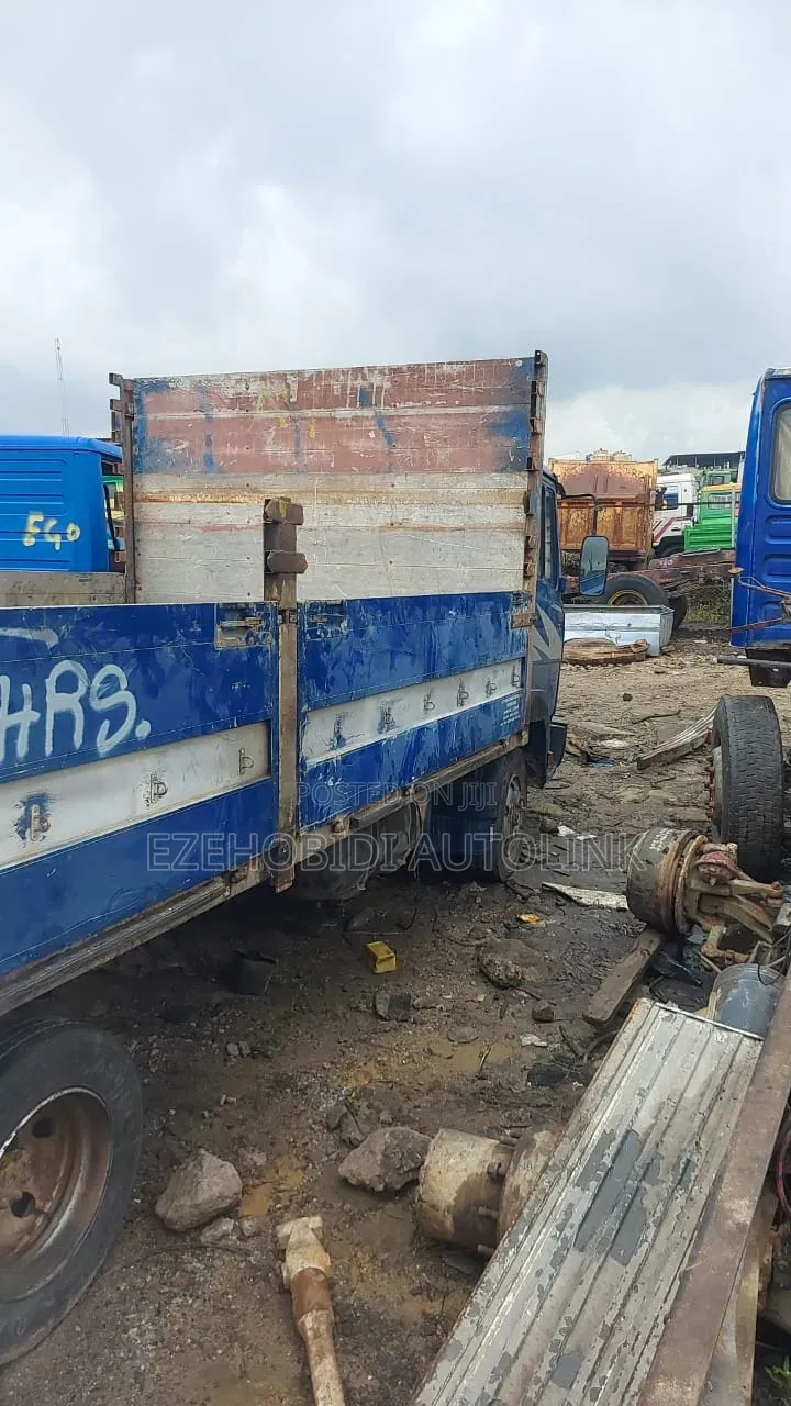 Tokunbo Mercedes Benz 814 2002 Blue