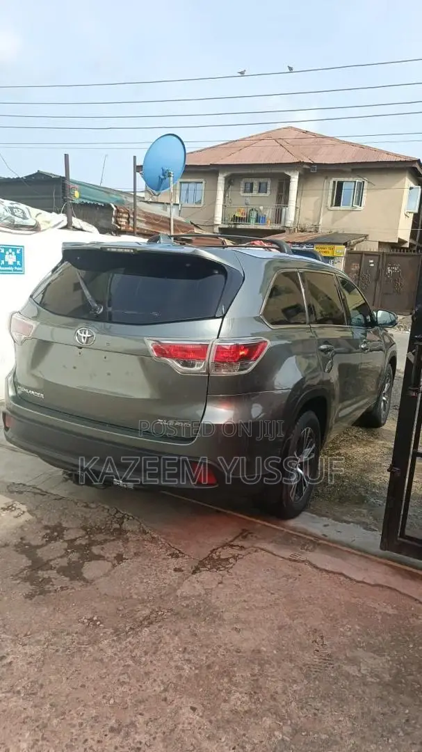 Toyota Highlander XLE V6 4x4 (3.5L 6cyl 6A) 2016 Green