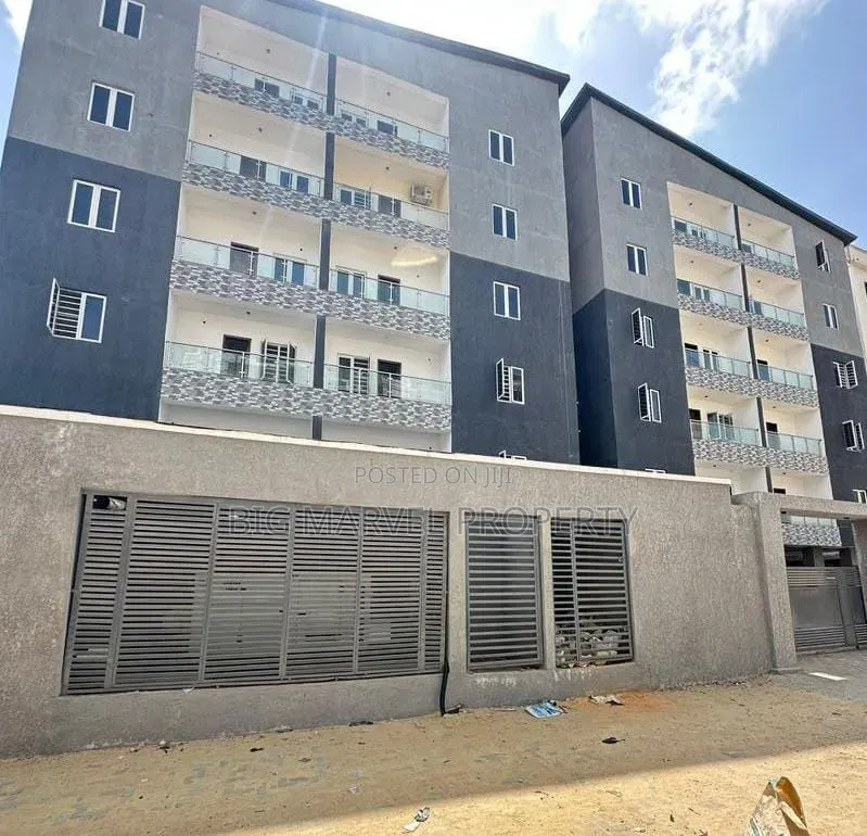 2bdrm Apartment in Lekki Phase 1 for rent