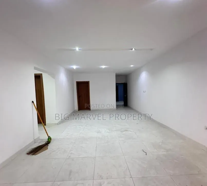 2bdrm Apartment in Lekki Phase 1 for rent