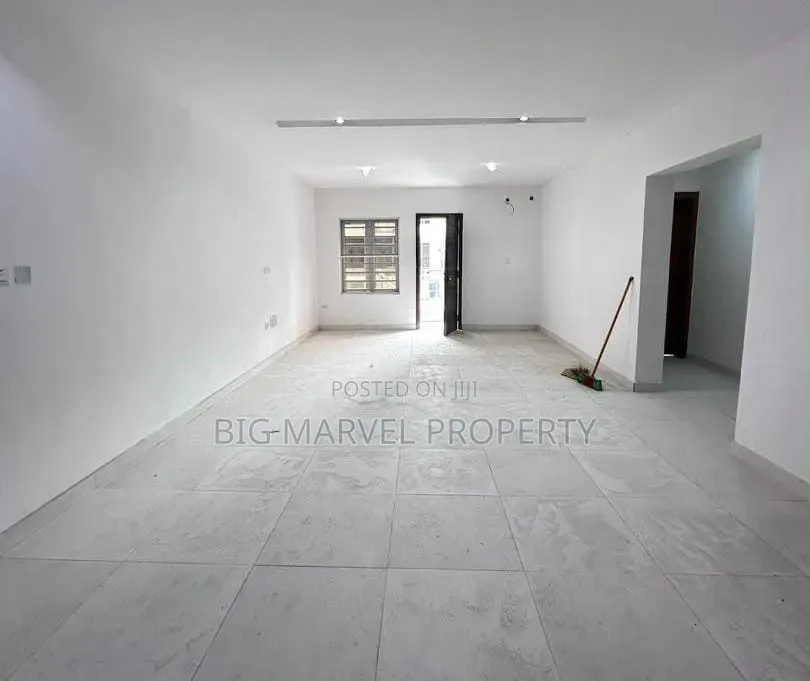 2bdrm Apartment in Lekki Phase 1 for rent