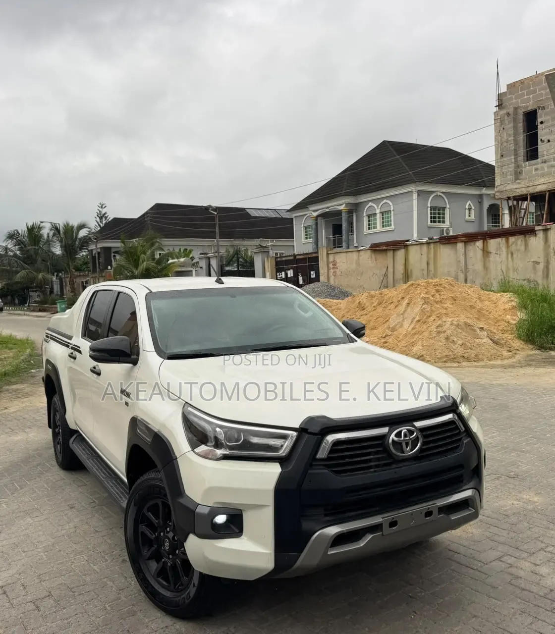 Toyota Hilux 2022 White