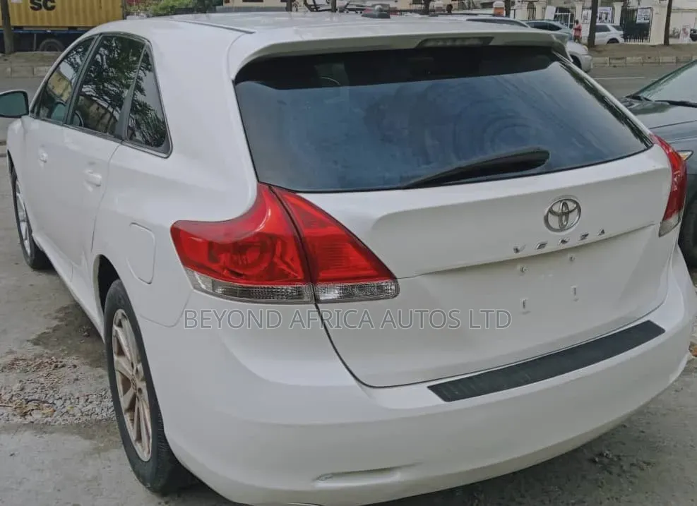 Toyota Venza 2010 White