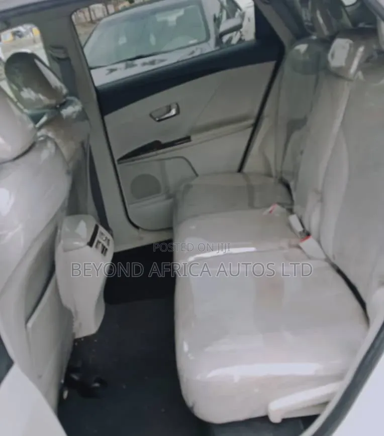 Toyota Venza 2010 White
