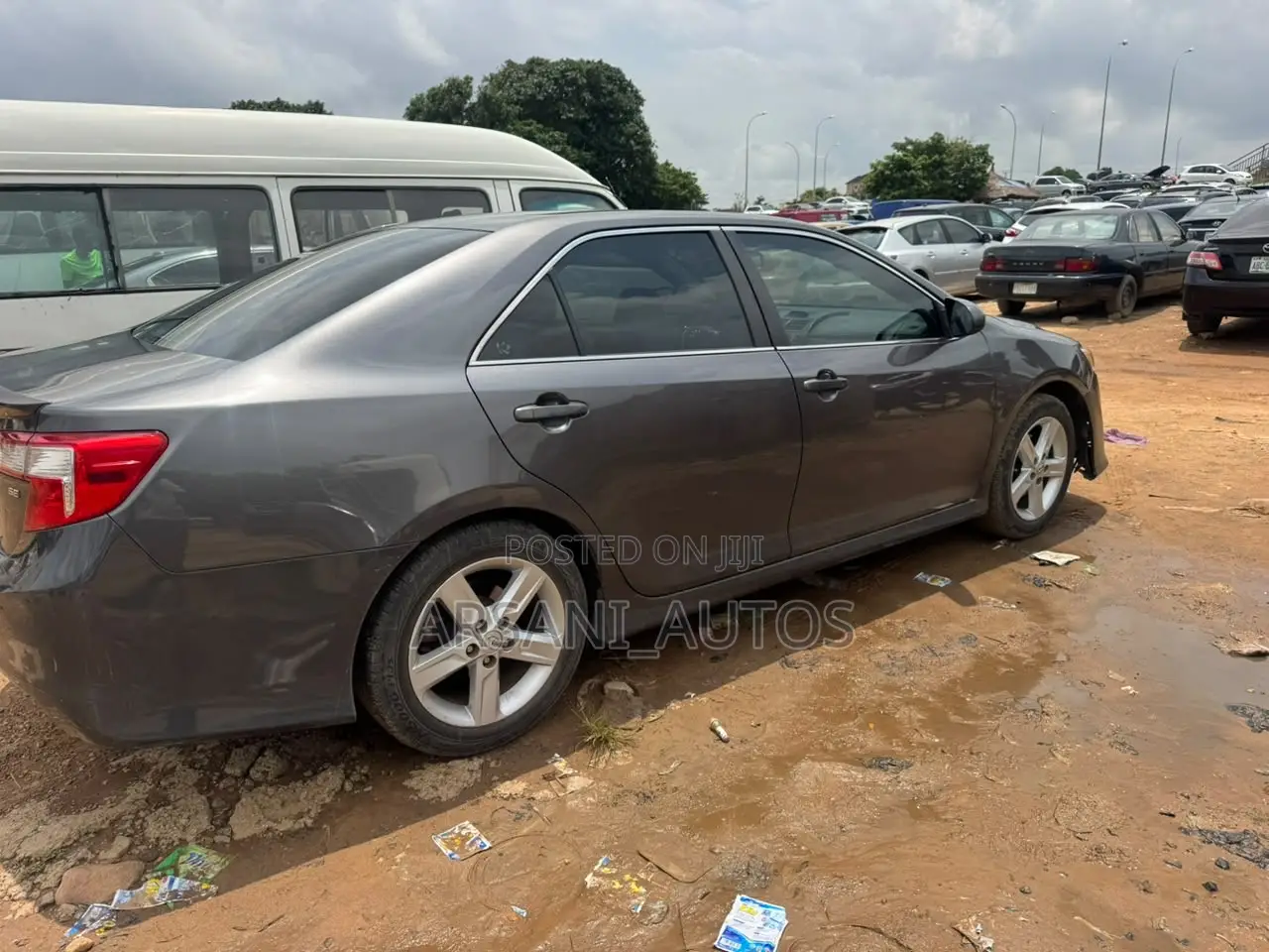 Toyota Camry SE 4dr Sedan (3.5L 6cyl 6A) 2014 Gray