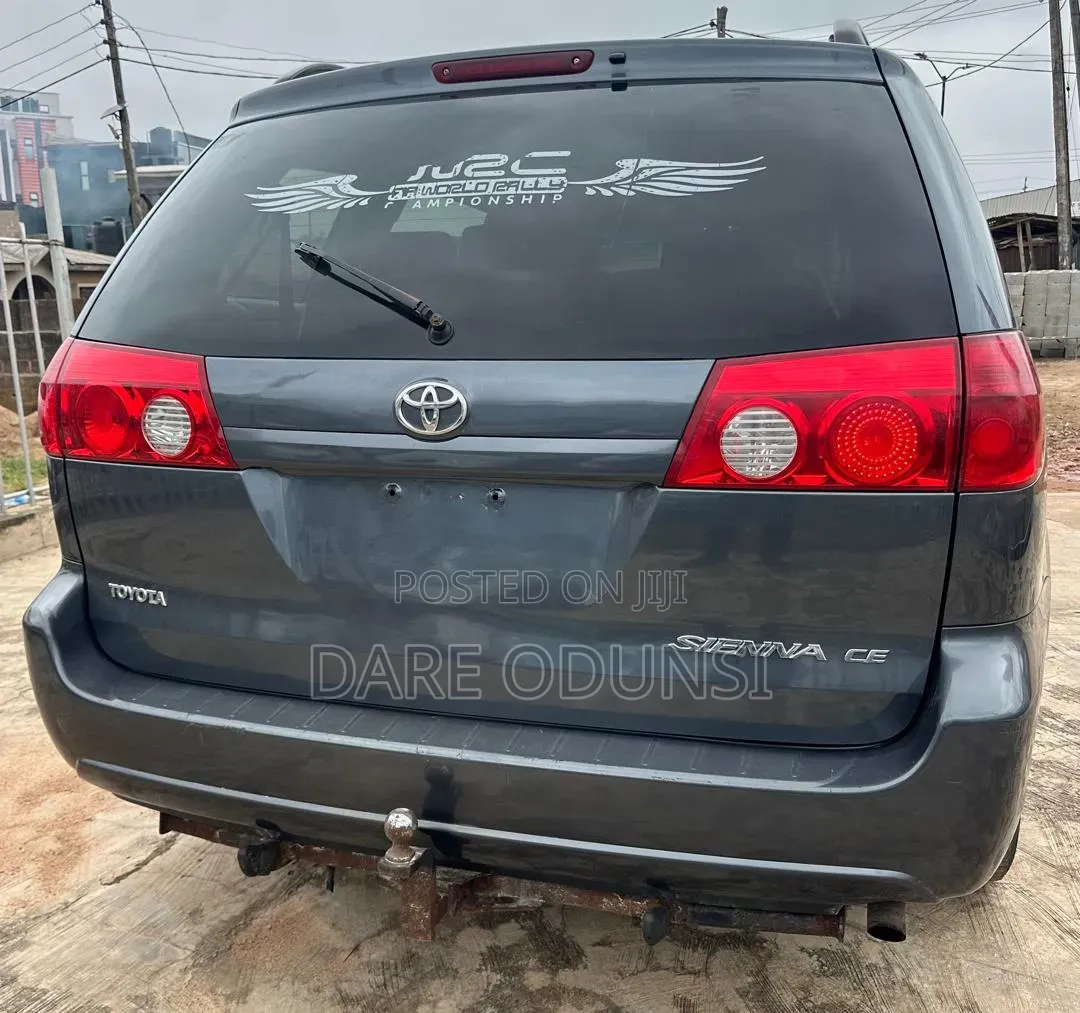 Toyota Sienna 2006 Blue