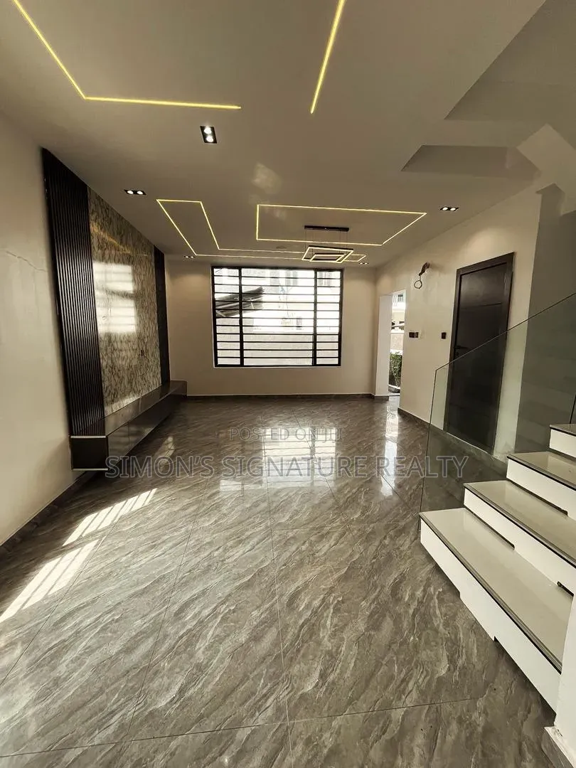 4bdrm Duplex in Chevron for sale