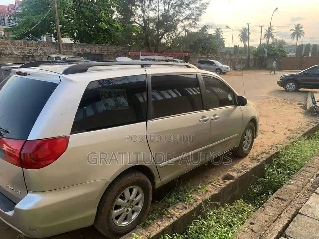 Toyota Sienna LE AWD 2006 Gold