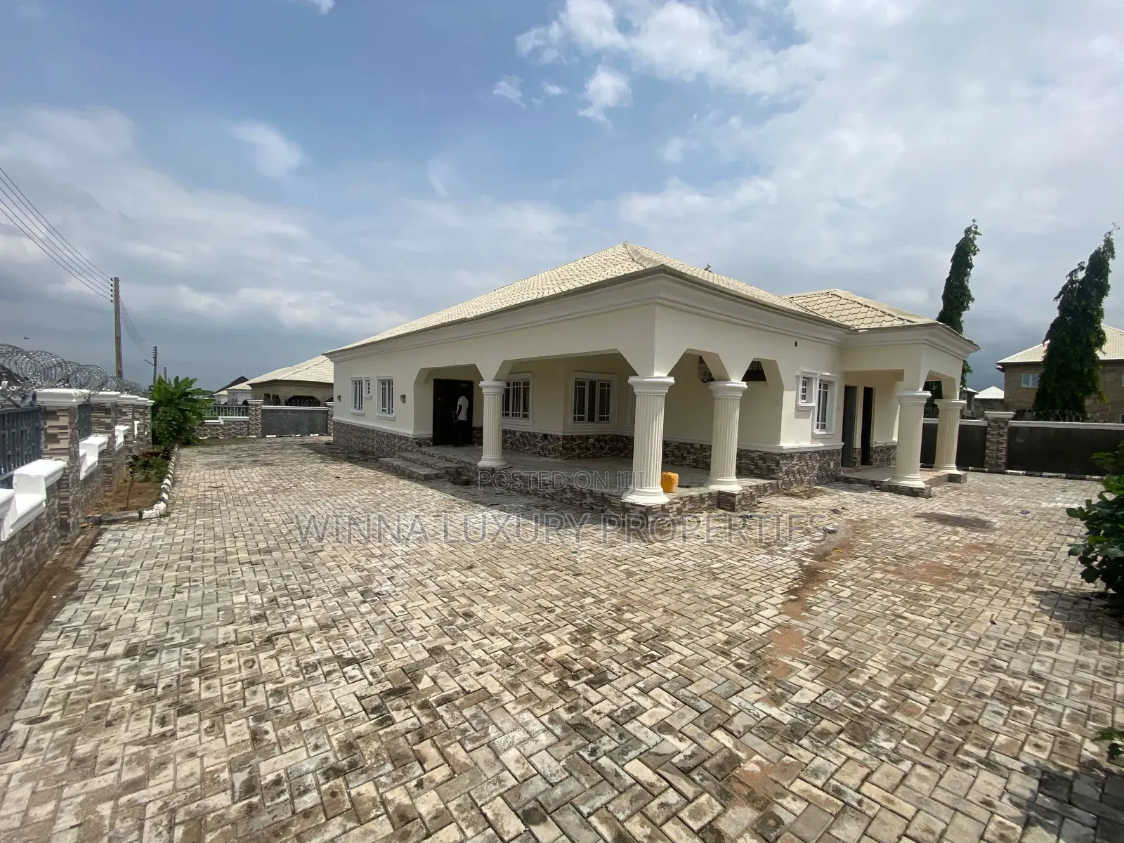 3bdrm Bungalow in Oil Spring Estate, Lugbe District for rent