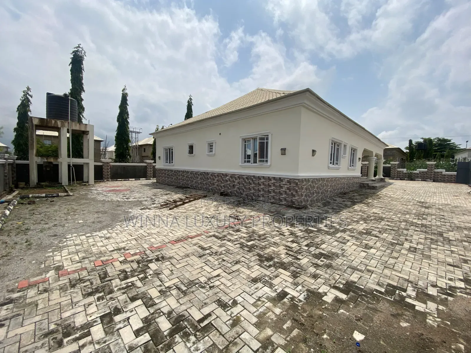 3bdrm Bungalow in Oil Spring Estate, Lugbe District for rent