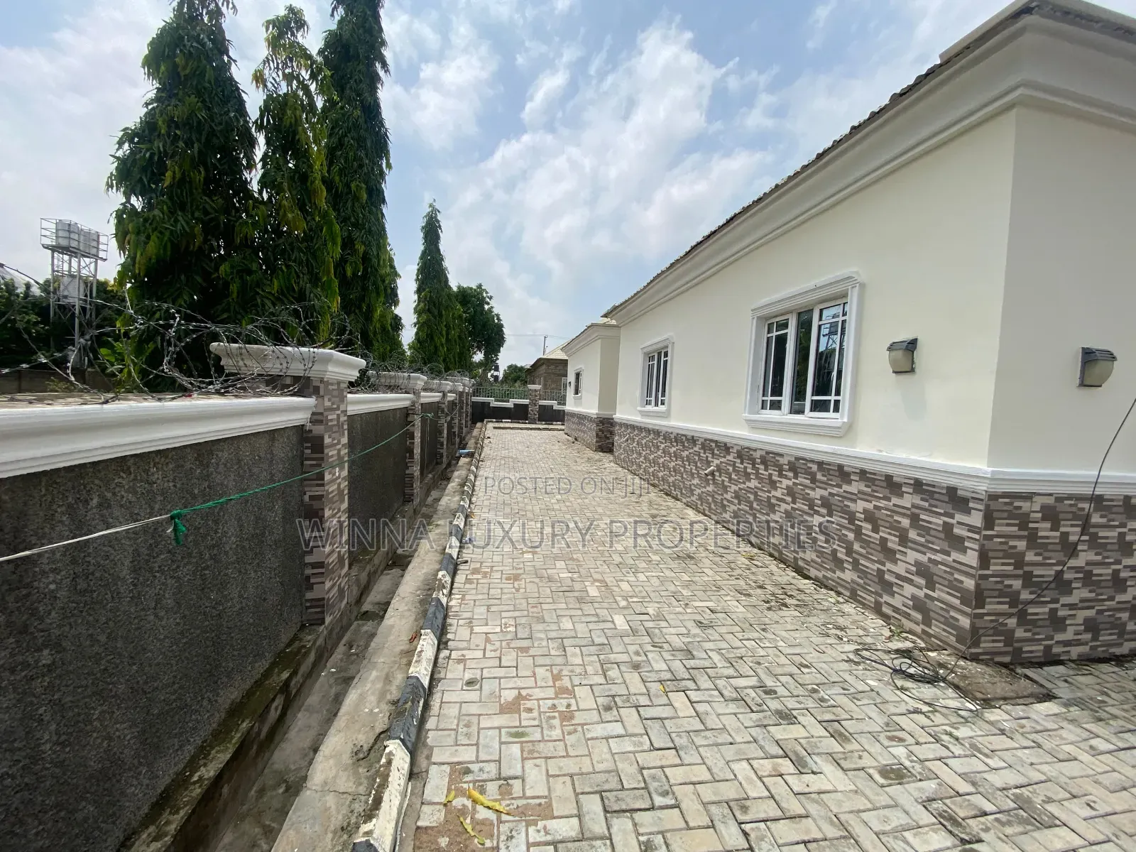 3bdrm Bungalow in Oil Spring Estate, Lugbe District for rent
