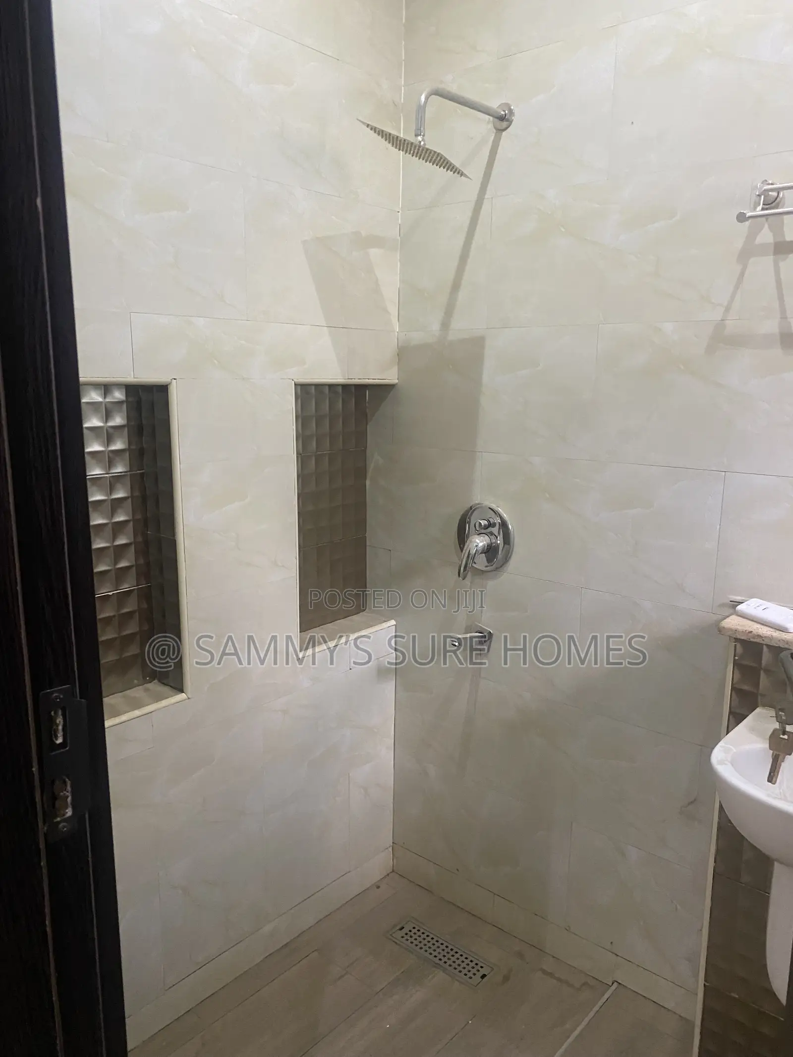 4bdrm Duplex in Wid Estate Idu for rent
