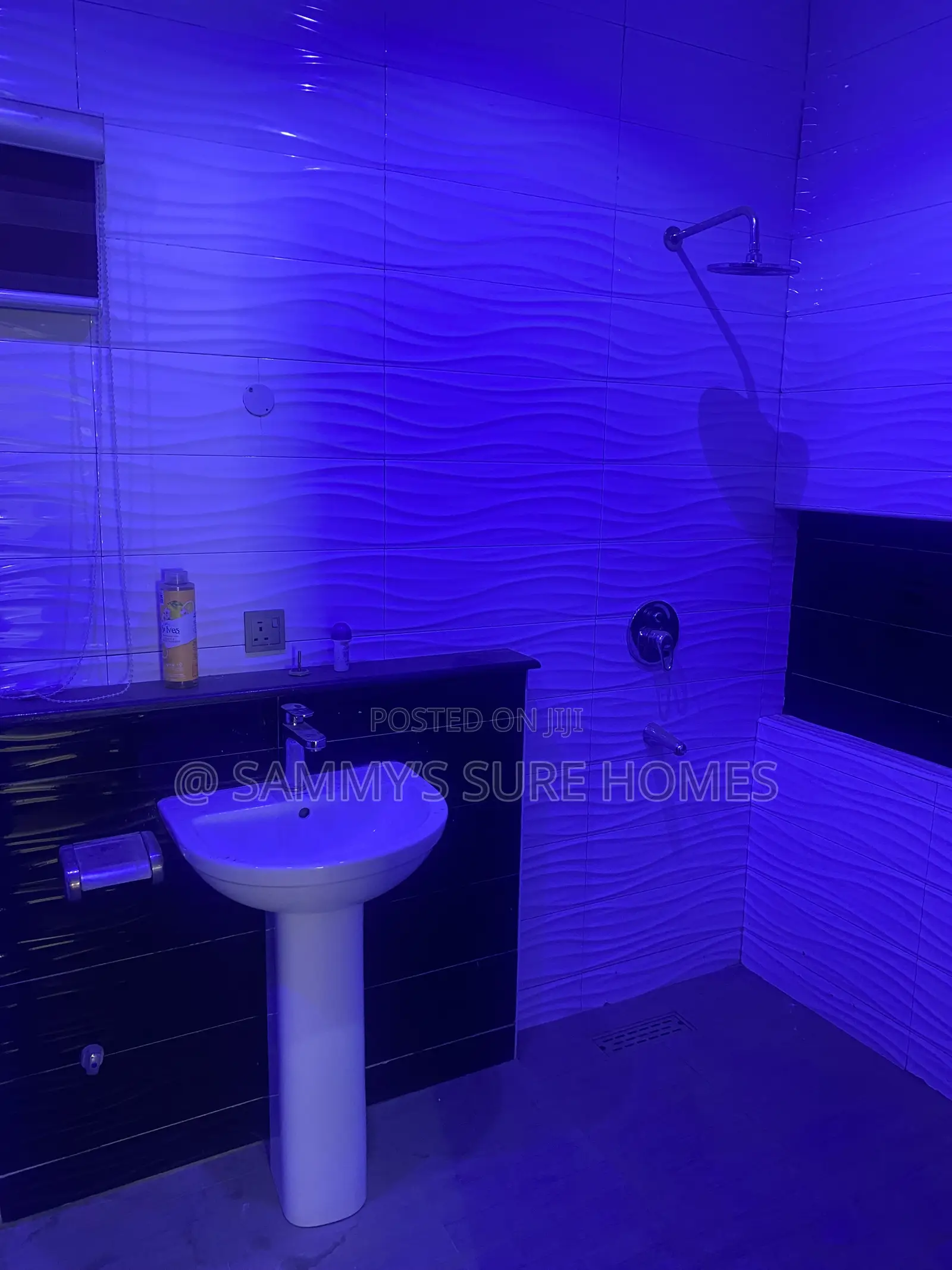 4bdrm Duplex in Wid Estate Idu for rent
