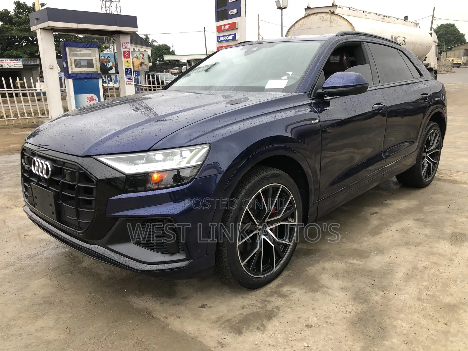 Audi Q8 2022 Blue