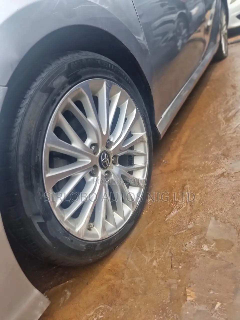 Toyota Camry XLE FWD (2.5L 4cyl 8AM) 2018 Silver